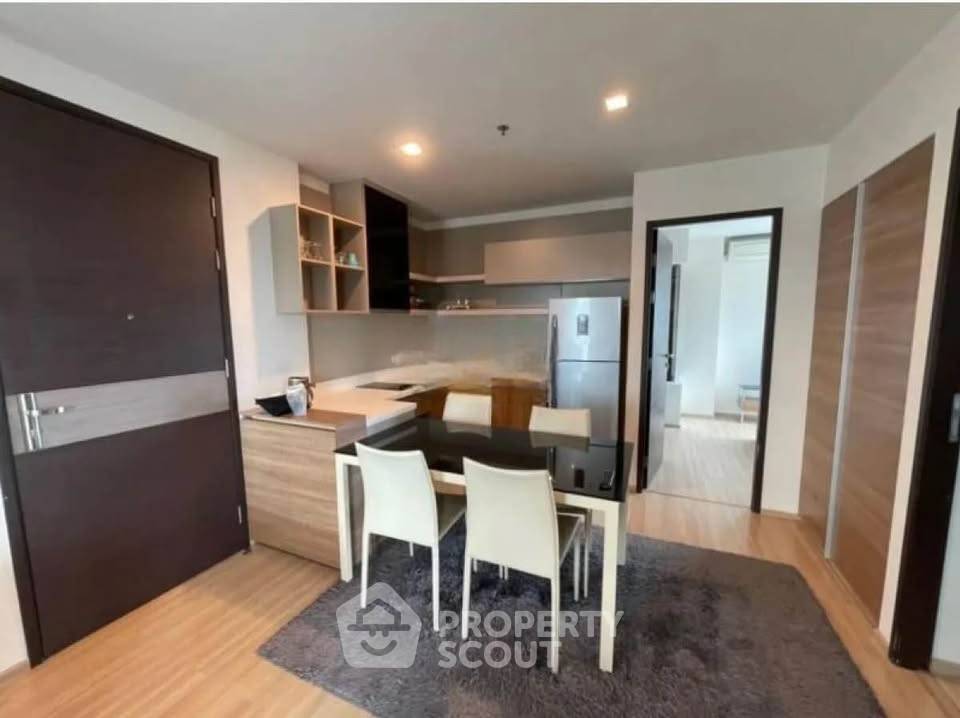 รูป คอนโด 2-ห้องนอน ที่ ริธึ่ม สาทร ใกล้ BTS สะพานตากสิน (ID 2806779) - รูปที่ 2/3