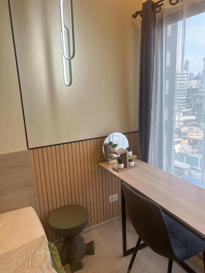 รูป 🐦‍🔥 ห้องสวยราคาดี รีบจอง! FLO by Sansiri (โฟล บาย แสนสิริ)  เฟอร์-ค.ไฟฟ้าครบ เพียง 13,800 บาท/เดือน📞099-182-5224 | Line: Manee_me_condo🐦‍🔥  - รูปที่ 3/8