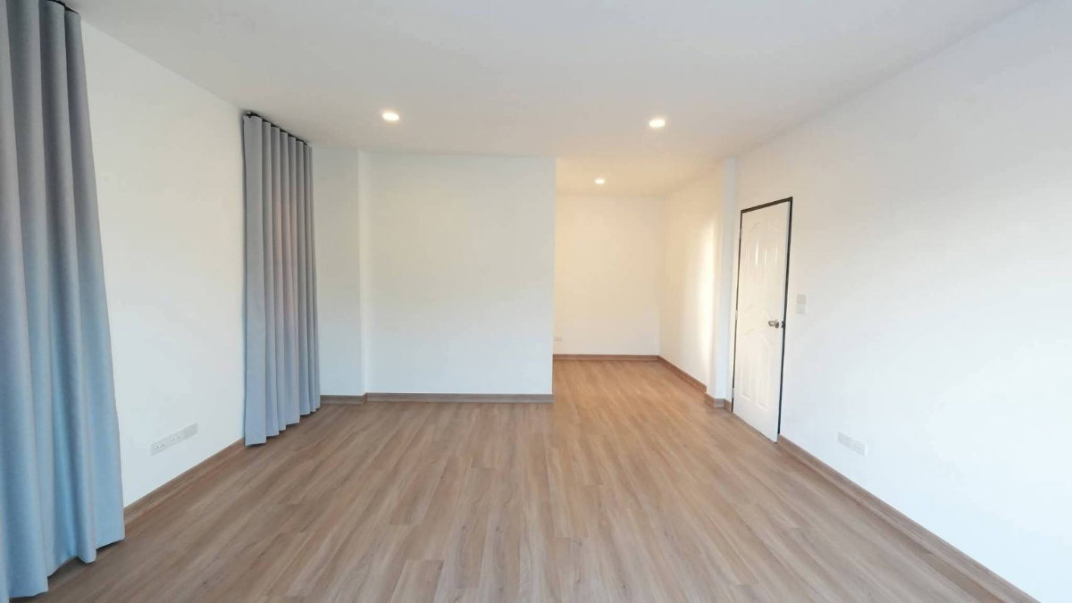 รูป บ้านเดี่ยวหลังใหญ่ หมู่บ้านมัณฑนา รังสิตคลอง 2 ต.ประชาธิปัตย์ อ.ธัญบุรี ปทุมธานี ถนนรังสิต-นครนายก หลังมุมต้นโครงการ แต่งสวย - รูปที่ 45/55