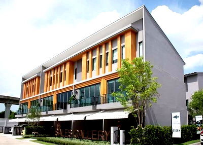 Townhouses for rent Airport Link Ban Thap Chang  : Townhome for rent at Eigen Rama 9, fully furnished and ready to move in, near Airport Rail Link Ban Thap Chang and the Yellow Line MRT.