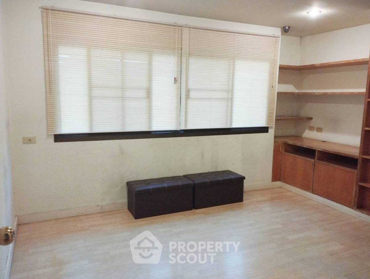 รูป คอนโด 3-ห้องนอน ที่ อารีย์ เพลส สุขุมวิท 26 ใกล้ BTS พร้อมพงษ์ (ID 2823477) - รูปที่ 34/40