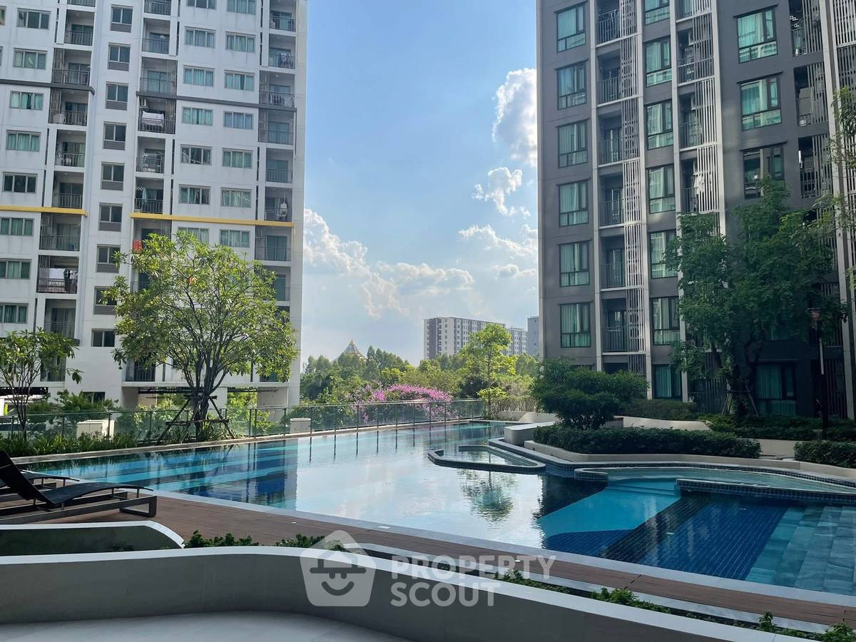 picture 2-BR Condo at Knightsbridge Phaholyothin Interchange in Anusawari (ID 2823448) - 12/12