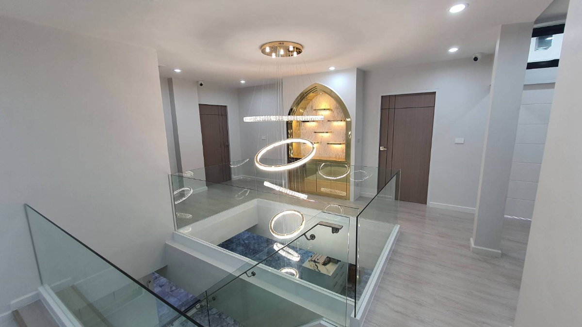 รูป ให้เช่าบ้านเดี่ยว 2 ชั้น 5 ห้องนอน ซอยรัชดา 36 โชคชัย 4 ตกแต่งสไตล์Modern - รูปที่ 9/16