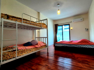 Shophouses for rent Phaya Thai Road : Newly Renovated House in Taladnoi