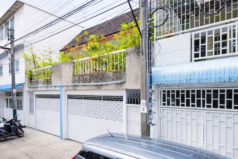 ใกล้ BTSสุรศักดิ์ 700 ม. ทาวน์เฮาส์ 2 ชั้น 1-2คูหา 3-6 นอน สีลม บางรัก รพ.เซนต์หลุยส์ 1 กม.2 น้ำ 17 ตร.ว.136 ตร.ม.