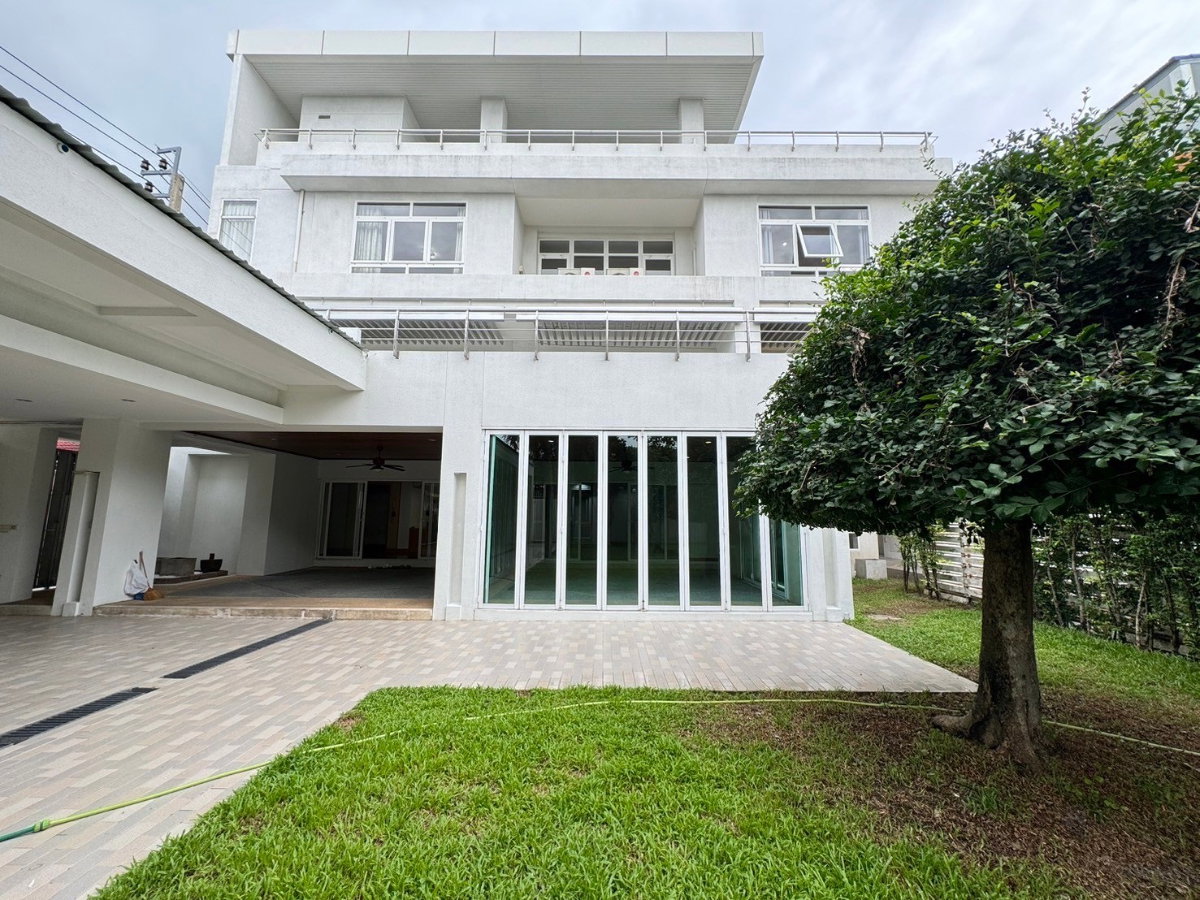 รูป 📢 ให้เช่า ✨ บ้านเดี่ยว 4 ชั้น สไตล์โมเดิร์น สุขุมวิท 62, ขนาดที่ดิน 200 ตร.ว. พื้นที่ใช้สอย 700 ตร.ม. 4 ที่จอดรถ ใกล้ BTS บางจาก เพียง 400 เมตร - รูปที่ 1/19