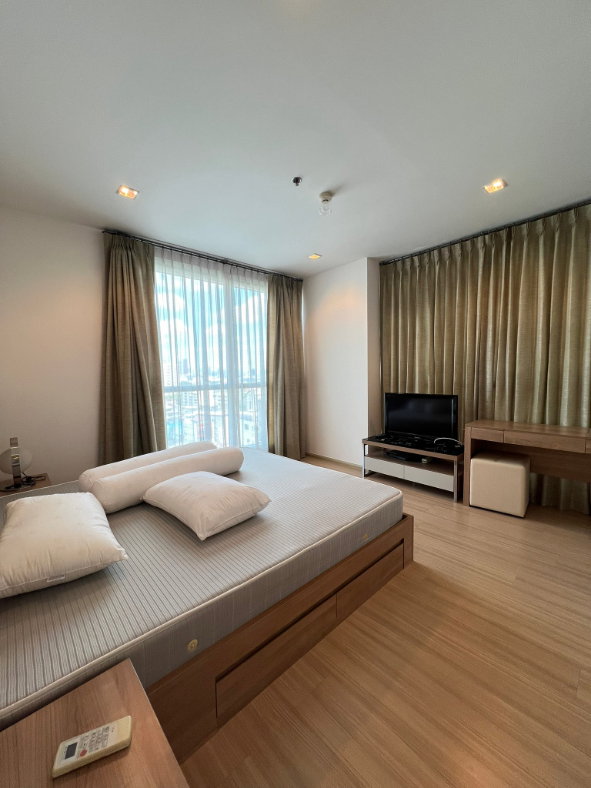 picture Rhythm Huaikwang - Ratchada  large room, next to Huai Khwang MRT - 5/12