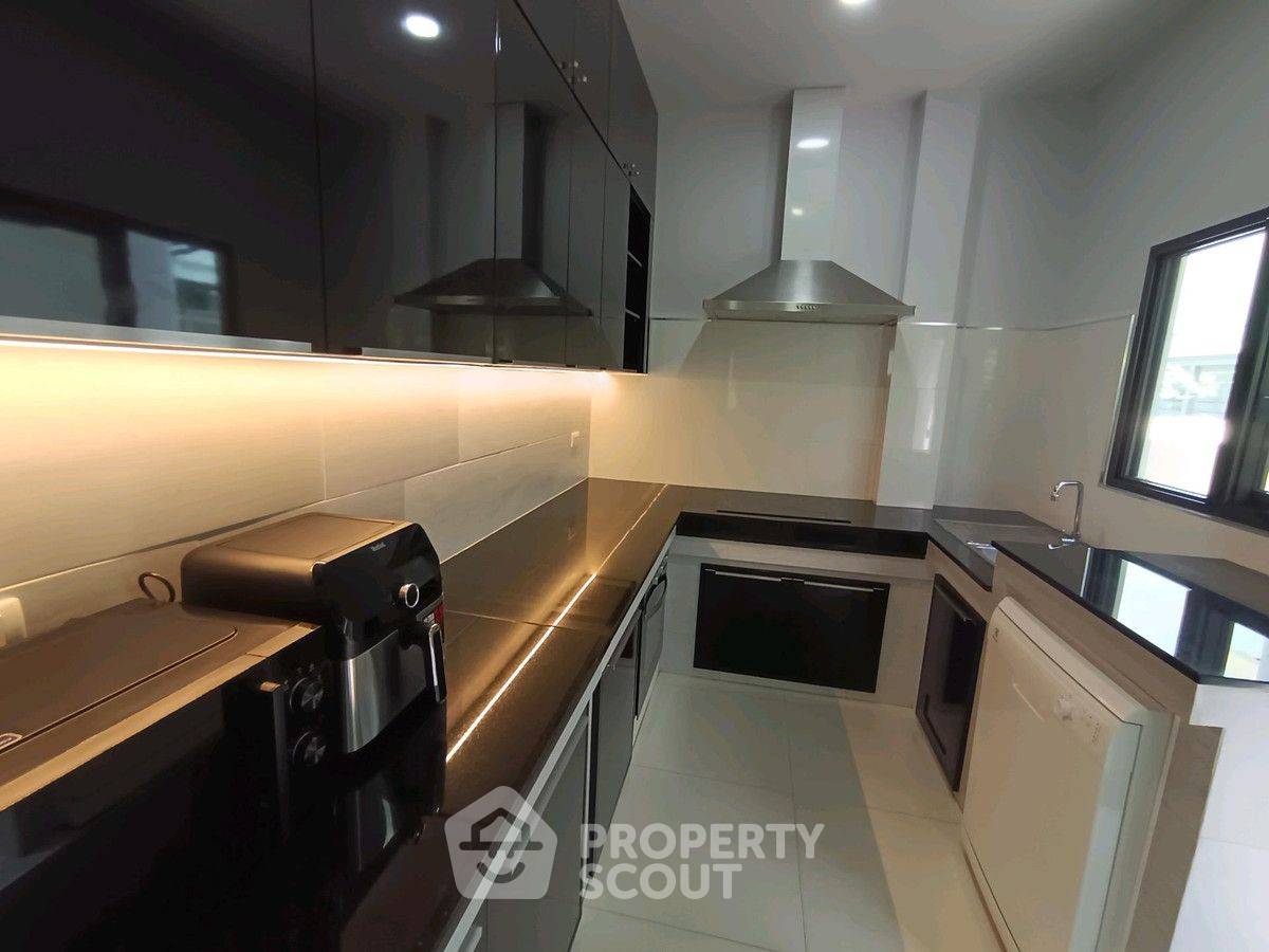 รูป บ้าน 5-ห้องนอน ที่ เดอะ ซิตี้ บางนา-กม.7 ใน บางแก้ว (ID 2823417) - รูปที่ 11/38