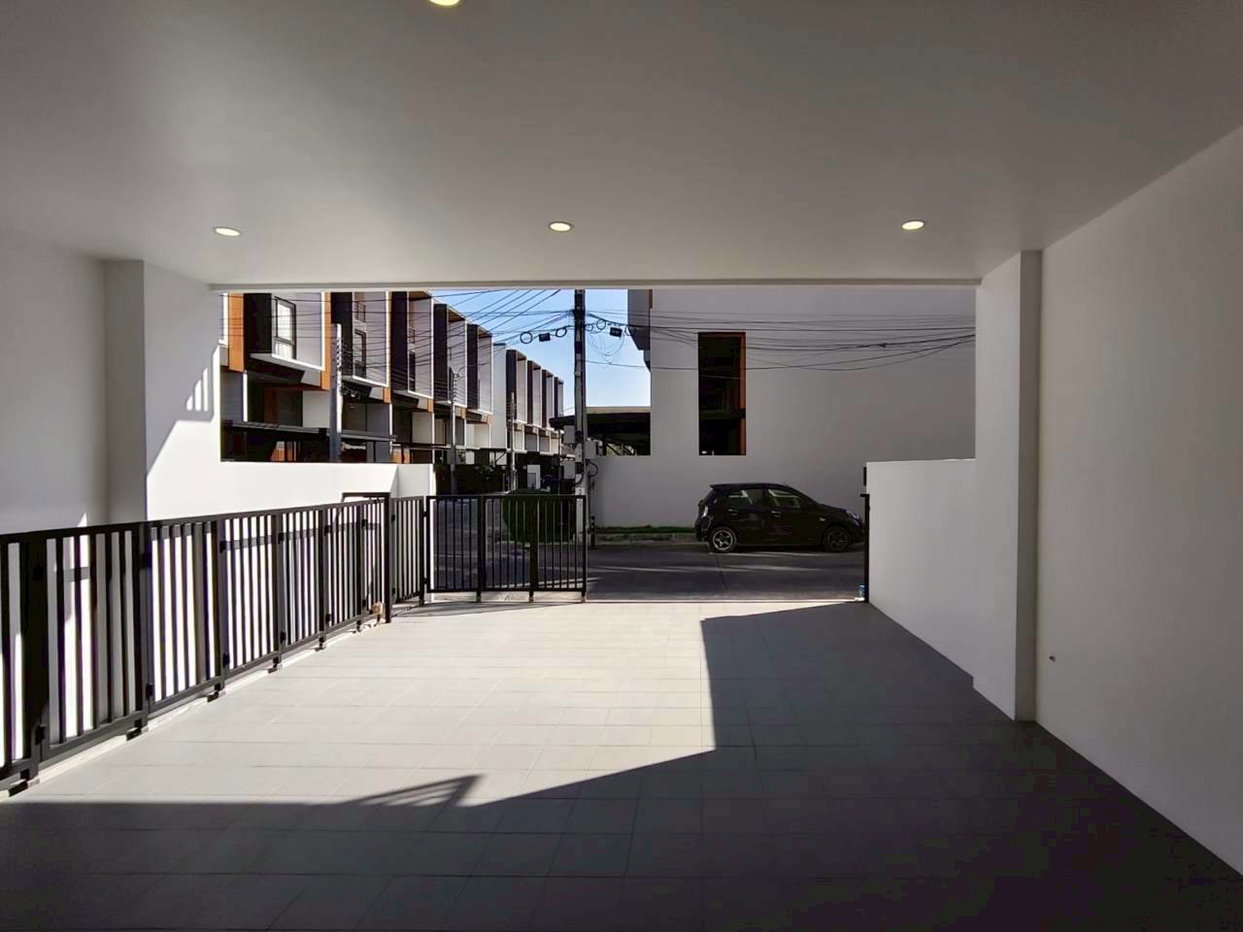 picture Shizen Phatthanakan 32 4 bedrooms, for sale - 12/23