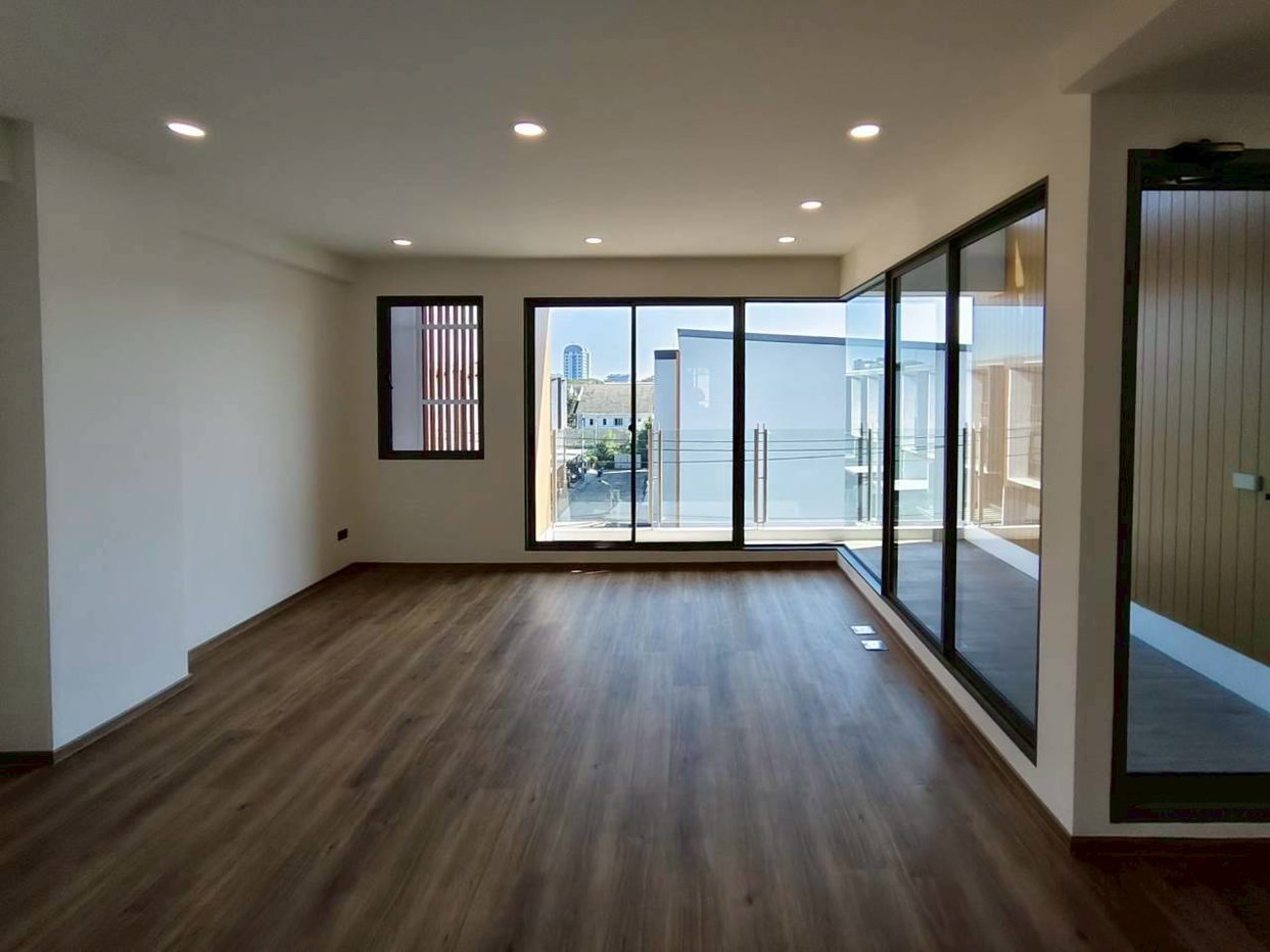 picture Shizen Phatthanakan 32 4 bedrooms, for sale - 8/23