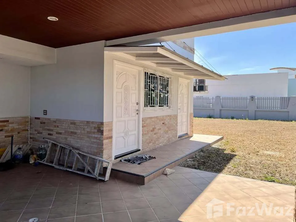 picture 7 bedrooms and 5 bathrooms within its high-quality construct 6204443 - 4/16