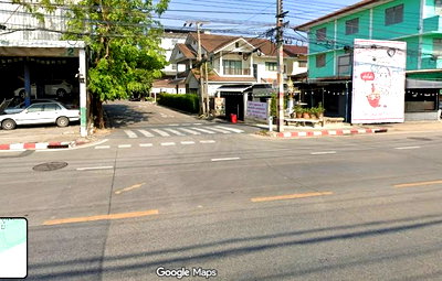 Land for sale Phet Kasem Road : Vacant land for sale, suitable for building a house and residence. Two plots of land, each 54 square wah, totaling 108 square wah.