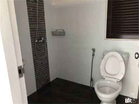 Phayathai Plaza near Airport Rail Link Phaya Thai Station Looking for an owner for this special unit