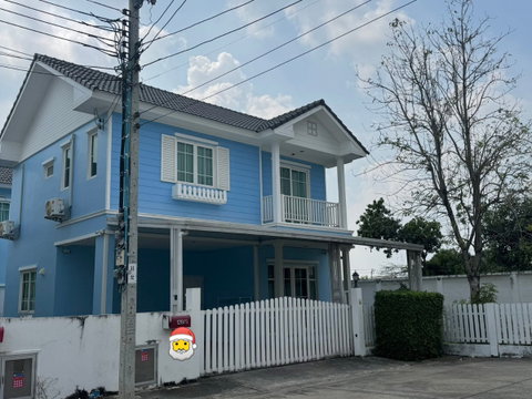 ให้เช่าบ้านเดี่ยวหลังมุม “กรีนิช ไพรม์” ใกล้แฟชั่น–ซาฟารีเวิลด์ 4 ห้องนอน 3 ห้องน้ำ 🏢 รองรับจดทะเบียนบริษัท 🐶🐱 สัตว์เลี้ยง: รับเป็นเคส