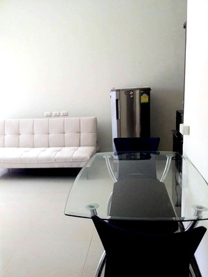 คอนโดให้เช่า : Available for rent! Baan Klang Krung Siam-Pratumwan. 1 Bedroom with 48sqm [Corner unit]. Cozy living with fully furnished. Ready to move in.