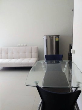 Available for rent! Baan Klang Krung Siam-Pratumwan. 1 Bedroom with 48sqm [Corner unit]. Cozy living with fully furnished. Ready to move in.