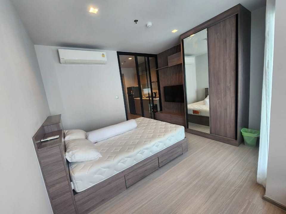 รูป Life asoke rama 9 ห้องชั้นสูง วิวไม่บล็อค เฟอร์ฯเครื่องใช้ไฟฟ้าครบ  หิ้วกระเป๋าเข้ามาได้เลย - รูปที่ 6/12