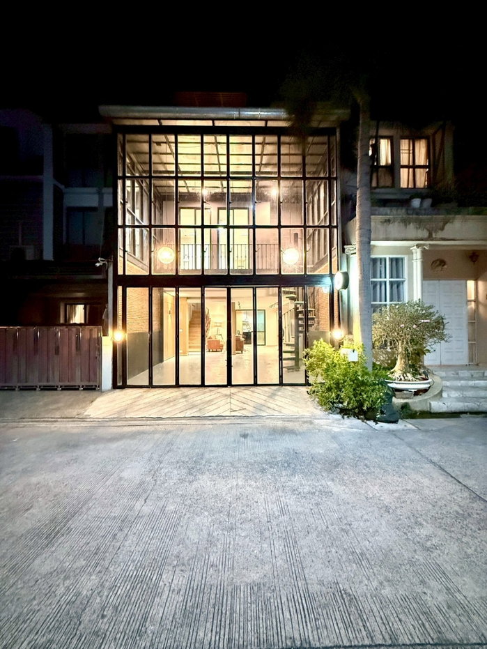 รูป บ้านสวย ไม่เหมือนใคร หมู่บ้านน่าอยู่และปลอดภัย ย่านเกษตรนวมินทร์ - รูปที่ 1/42