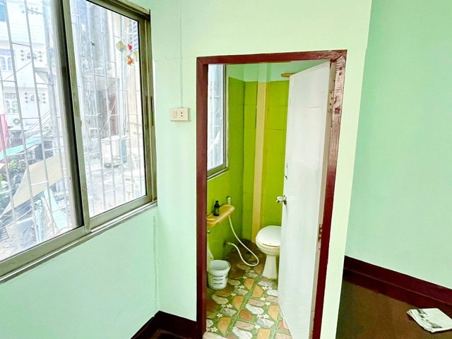 รูป MRTวัดมังกร 670ม. ใกล้ตลาดน้อย 300 ม อาคารพาณิชย์ 2 ชั้นให้เช่า 2 นอน MRT หัวลำโพง 560ม. 2 น้ำ. 12 ตร.ว. 100 ตร.ม. ห้องหัวมุม - รูปที่ 6/8