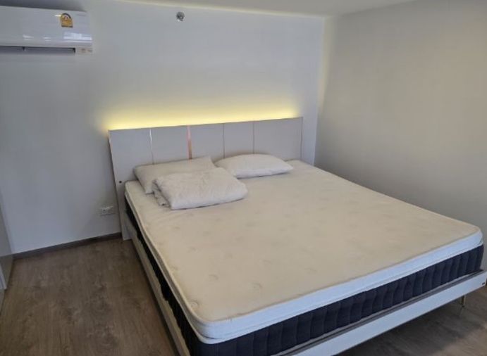 โซโห​ แบงค็อก​ รัชดารูปแบบห้อง 1 ห้องนอน 1 ห้องน้ำ เฟอร์นิเจอร์ เครื่องใช้ไฟฟ้าครบ  ขนาด 38 ตร.ม.  ชั้น 19 