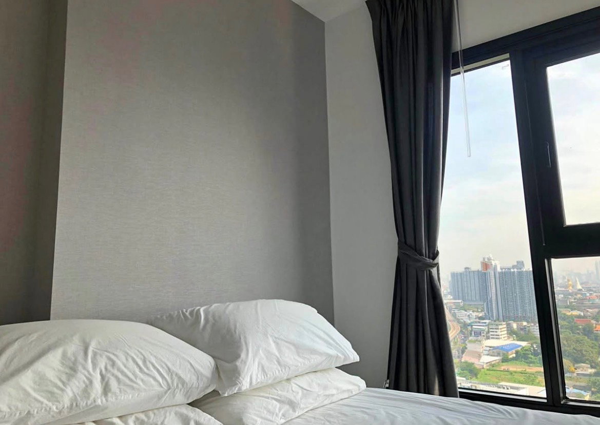 picture The Base Phetkasem for rent ✨ Fully furnished - 1/5