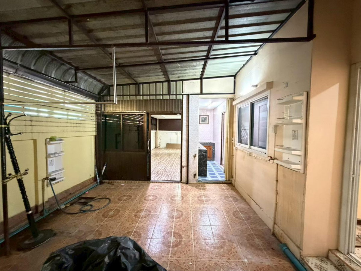 รูป ขายบ้านเดี่ยว (ตามสภาพ) หมู่บ้าน : พาร์ควิลเลจ บางบัวทอง เนื้อที่ 58.4 ตารางวา 5 ห้องนอน 2 ห้องน้ำ (พร้อมห้องครัว) จอดรถได้ 2 คัน - รูปที่ 16/16