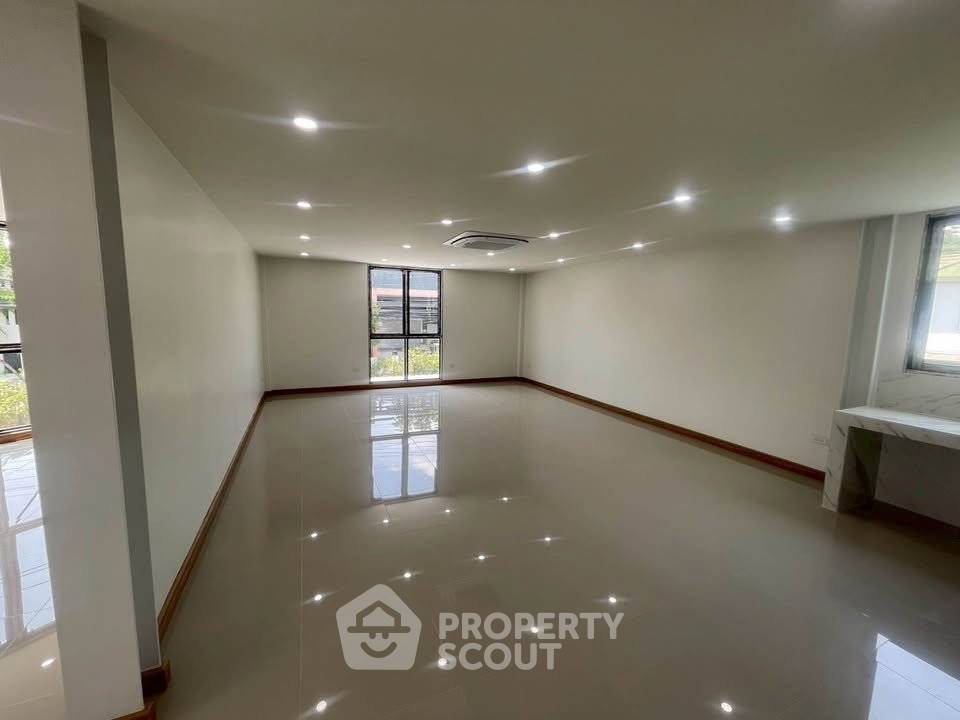 รูป ทาวน์เฮ้าส์ 3-ห้องนอน ที่ โกลเด้น ทาวน์ รัตนาธิเบศร์-สถานีรถไฟฟ้าไทรม้า ใกล้ MRT ไทรม้า (ID 2824636) - รูปที่ 10/28