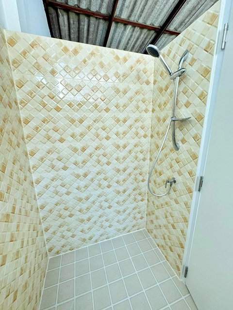 รูป ใกล้องค์พระปฐมเจดีย์ 1.3 กม. ชุมชนบ่อพลับ 20 ตร.ว. 250 ตร.ม. รพ.นครปฐม 1กม. สถานีรถไฟนครปฐม 468ม. อาคาร 3.5 ชั้น 2 นอน 2 น้ำ - รูปที่ 8/8