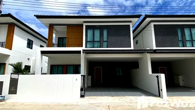 Houses for rent Bang Lamung Chonburi : 3-Bedroom Semi-Detached House For Rent 5596613