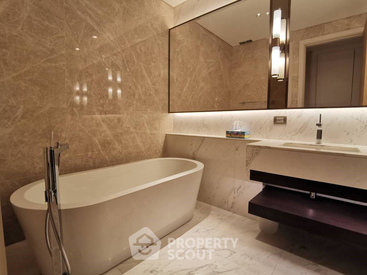 picture 2-BR Condo at Sindhorn Residence near BTS Ratchadamri (ID 2106103) - 4/8