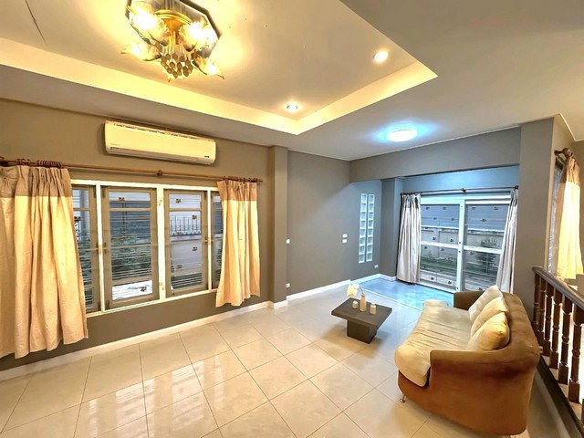 รูป บ้านเดี่ยว 2ชั้นให้เช่า รีโนเวทใหม่ อยู่ถนน รามคำแหง164 ใกล้วัดตลาดน้ำขวัญเรียม - รูปที่ 2/8