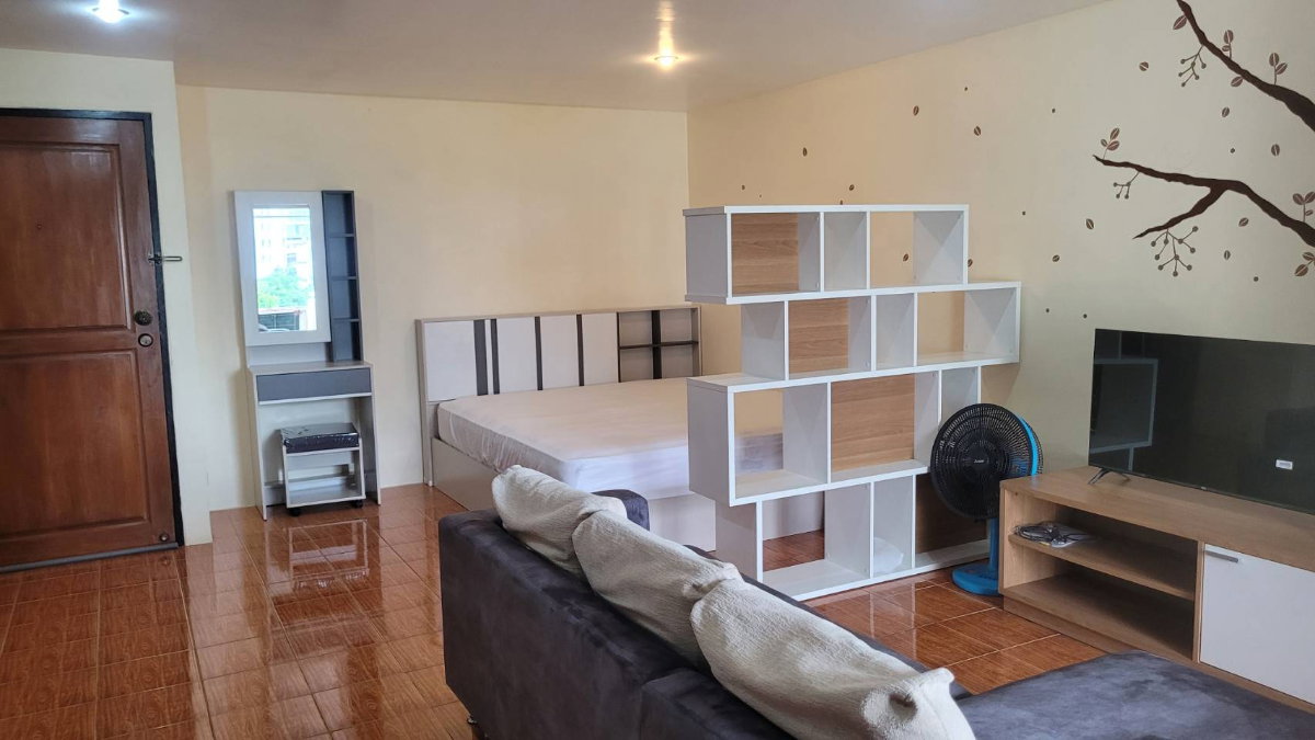 รูป (พร้อมเข้าอยู่แล้ว | Renovated ใหม่) "ห้องกว้าง 40 ตร.ม.  เฟอร์ฯ ใหม่ยกชุด ใกล้ BTS เพียง 200 เมตร"  "มากกว่าแค่ที่พัก แต่คือการพักผ่อนที่มีคุณภาพ" - รูปที่ 1/10