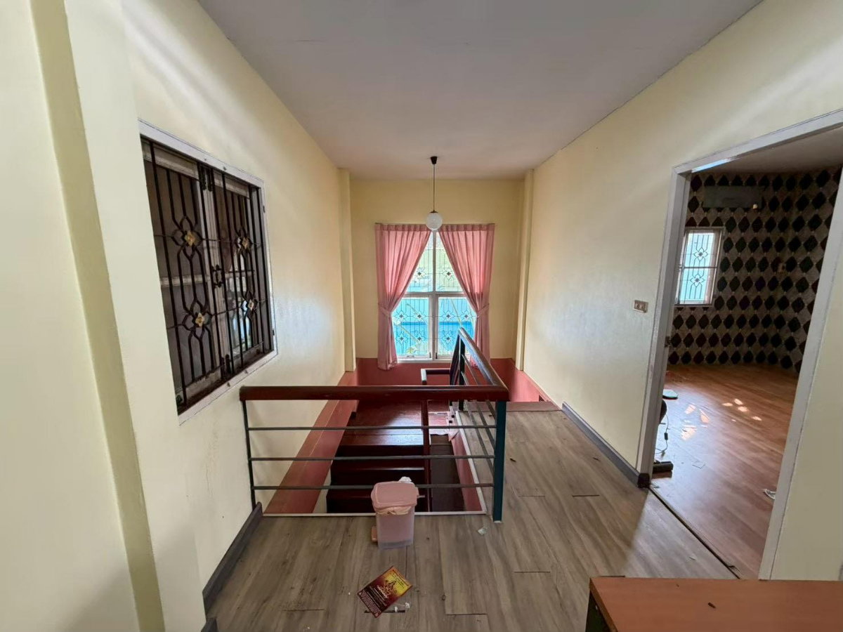 รูป ขายบ้านเดี่ยว (ตามสภาพ) หมู่บ้าน : พาร์ควิลเลจ บางบัวทอง เนื้อที่ 58.4 ตารางวา 5 ห้องนอน 2 ห้องน้ำ (พร้อมห้องครัว) จอดรถได้ 2 คัน - รูปที่ 12/16