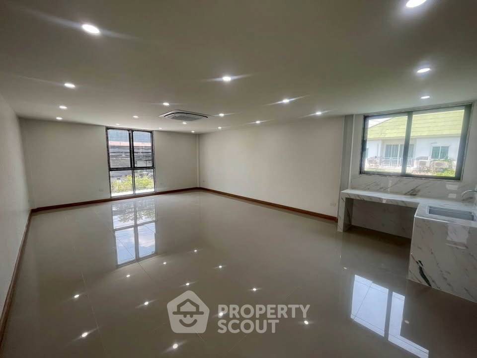 รูป ทาวน์เฮ้าส์ 3-ห้องนอน ที่ โกลเด้น ทาวน์ รัตนาธิเบศร์-สถานีรถไฟฟ้าไทรม้า ใกล้ MRT ไทรม้า (ID 2824636) - รูปที่ 11/28