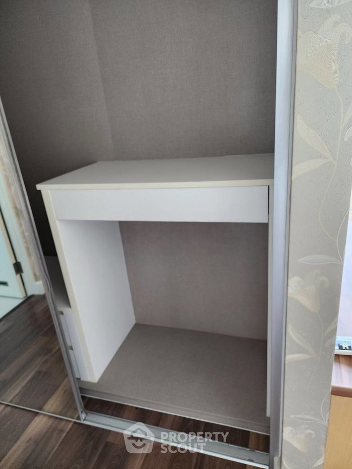 รูป คอนโด 2-ห้องนอน ที่ เดอะ รูม สาทร-ตากสิน ใกล้ BTS โพธิ์นิมิตร (ID 2827743) - รูปที่ 3/40