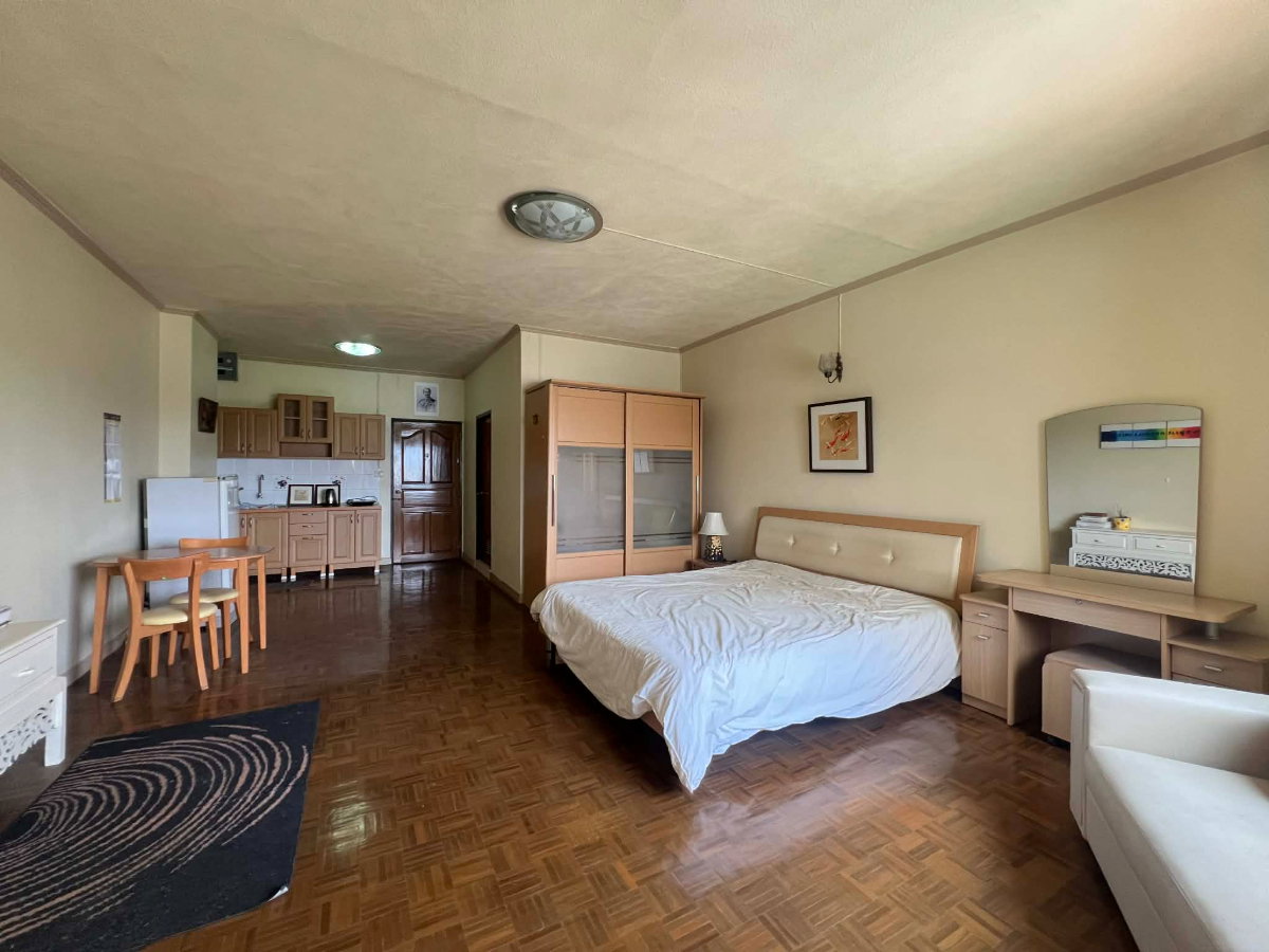 picture For Sale! Chiang Mai Riverside Condominium - 3/16