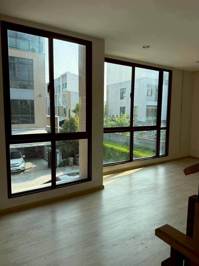 picture EF00984 - Estara Haven Phatthanakan 20 : MRT Phatthanakan - 2/10