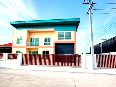 โรงงาน สถานีขนส่งชุมพร  : พื้นที่สีม่วง รง4. โรงงานใหม่ 2 ชั้น 5 ห้องอเนกประสงค์ 4 ห้องน้ำ ใกล้ตลาดดอนหวาย 900 ม. 400 ตร.ว. 850 ตร.ม สามพราน ไร่ขิง อ้อมใหญ่