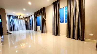 Houses for sale Phutthabucha Road : Single house for sale, Centro Suksawat Rama 3. A great opportunity in a prime location. Market prices are rising every day