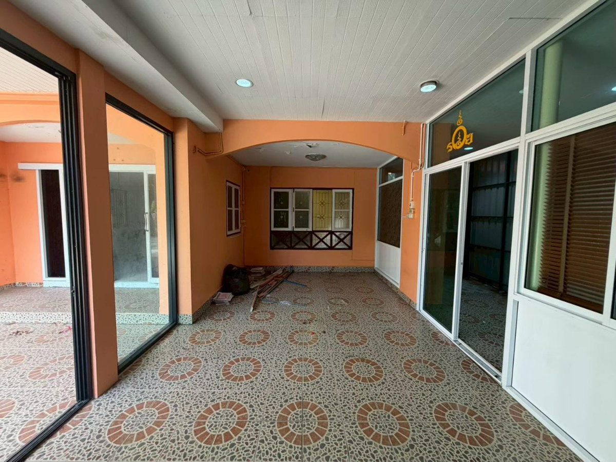 รูป ขายบ้านเดี่ยว (ตามสภาพ) หมู่บ้าน : พาร์ควิลเลจ บางบัวทอง เนื้อที่ 58.4 ตารางวา 5 ห้องนอน 2 ห้องน้ำ (พร้อมห้องครัว) จอดรถได้ 2 คัน - รูปที่ 3/16