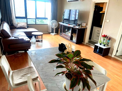 Condos for sale : Sale CondoRoom Lumpini ville sukhumvit 77 22f  70m2 
2bed room 
2 bathroom 
Big c 5 minutes 
Makro 5 minutes 
Onnut bts 15minuts 
Lotus 15minuts 