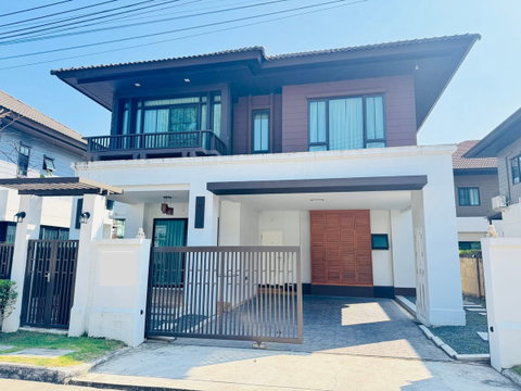 บ้านสวยครบจบในหลังเดียว ในโครงการคุณภาพ ใกล้สิ่งอำนวยความสะดวกมากมาย เฟอร์ครบ พร้อมเข้าอยู่ 