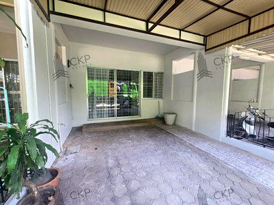 Townhouses for sale Ratchadaphisek Road : 3-storey townhouse at Supalai Ville Ratchada 32, newly renovated and fully extended, ready to move in. 4 bedrooms, 3 bathrooms.