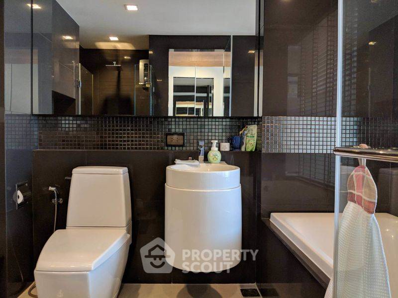 รูป คอนโด 2-ห้องนอน ที่ ริธึ่ม สาทร ใกล้ BTS สะพานตากสิน (ID 2827848) - รูปที่ 8/14