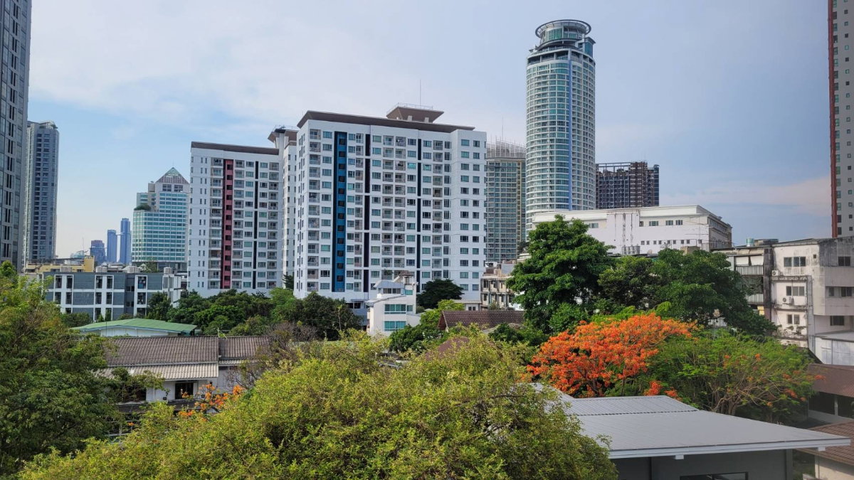 รูป (พร้อมเข้าอยู่แล้ว | Renovated ใหม่) "ห้องกว้าง 40 ตร.ม.  เฟอร์ฯ ใหม่ยกชุด ใกล้ BTS เพียง 200 เมตร"  "มากกว่าแค่ที่พัก แต่คือการพักผ่อนที่มีคุณภาพ" - รูปที่ 6/10