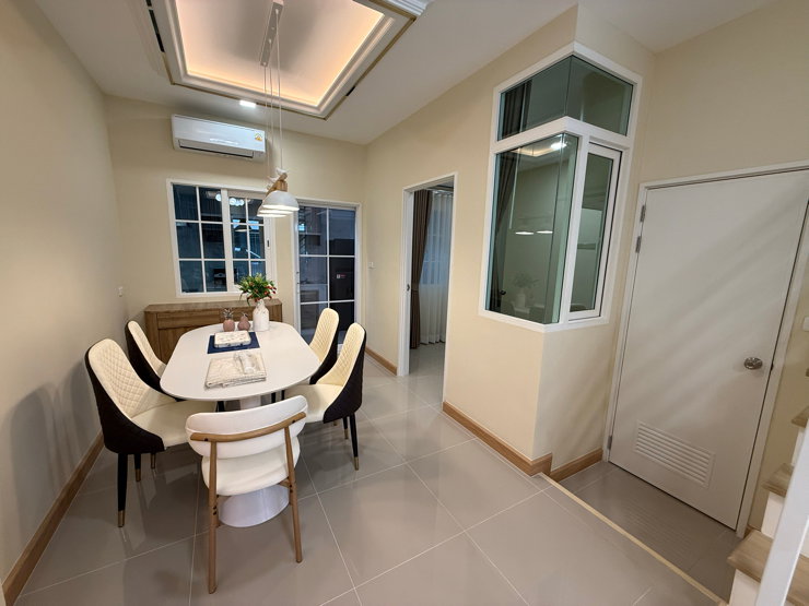 รูป 🏡✨ ทาวน์โฮมใหม่แกะกล่อง สไตล์อิตาลี พร้อมเข้าอยู่ทันที! 📍 Golden Town Bangna กม.5  💖 บ้านสวยแต่งครบ ฟีลบ้านตัวอย่าง ไม่เคยปล่อยเช่า - รูปที่ 3/20