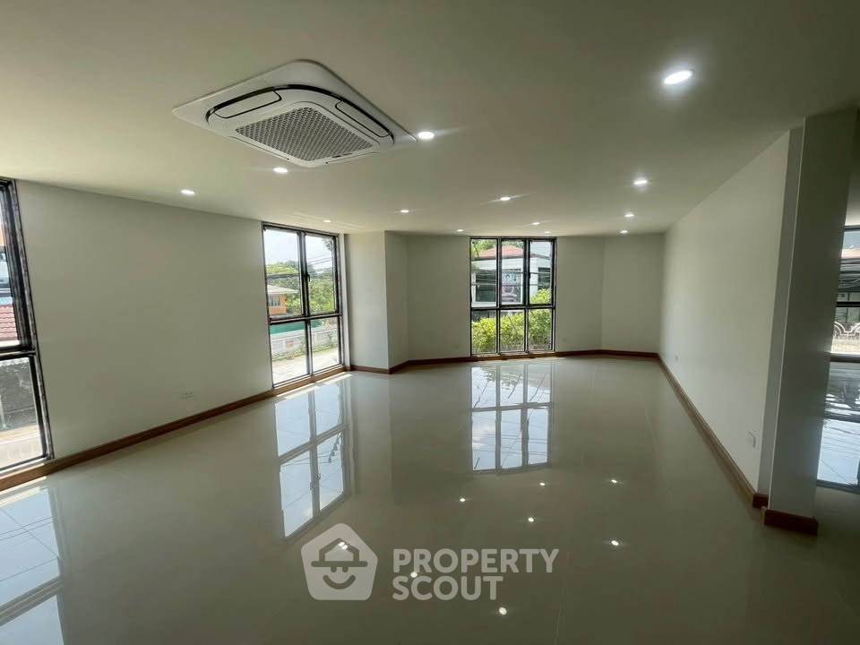 รูป ทาวน์เฮ้าส์ 3-ห้องนอน ที่ โกลเด้น ทาวน์ รัตนาธิเบศร์-สถานีรถไฟฟ้าไทรม้า ใกล้ MRT ไทรม้า (ID 2824636) - รูปที่ 9/28