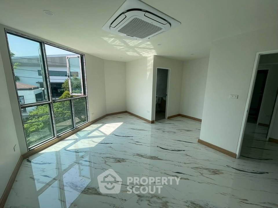 รูป ทาวน์เฮ้าส์ 3-ห้องนอน ที่ โกลเด้น ทาวน์ รัตนาธิเบศร์-สถานีรถไฟฟ้าไทรม้า ใกล้ MRT ไทรม้า (ID 2824636) - รูปที่ 18/28