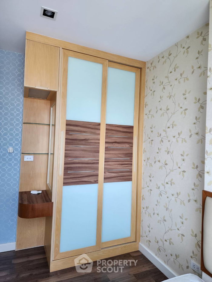 รูป คอนโด 2-ห้องนอน ที่ เดอะ รูม สาทร-ตากสิน ใกล้ BTS โพธิ์นิมิตร (ID 2827743) - รูปที่ 16/40