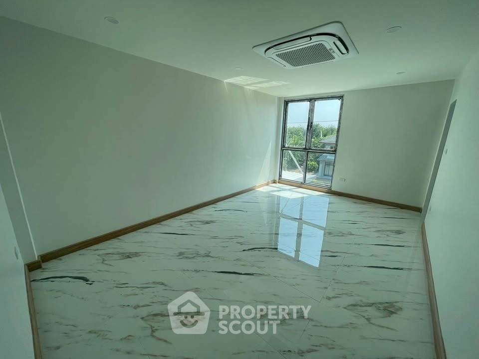 รูป ทาวน์เฮ้าส์ 3-ห้องนอน ที่ โกลเด้น ทาวน์ รัตนาธิเบศร์-สถานีรถไฟฟ้าไทรม้า ใกล้ MRT ไทรม้า (ID 2824636) - รูปที่ 20/28